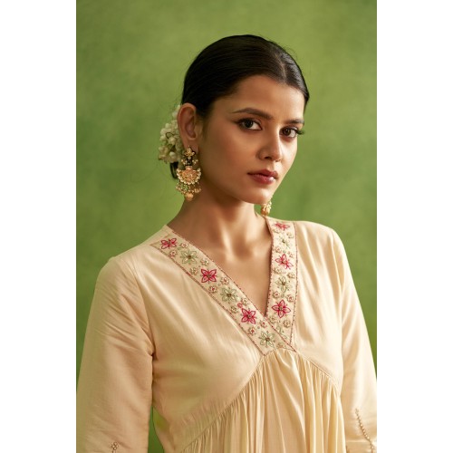 Elegant Cream Embroidered Kurta Set with Pink Dupatta and Green palazzos | Traditional collection| Ethnic | Festive wear Elegant Cream Embroidered Kurta Set with Pink Dupatta and Green palazzos | Traditional collection| Ethnic | Festive wear